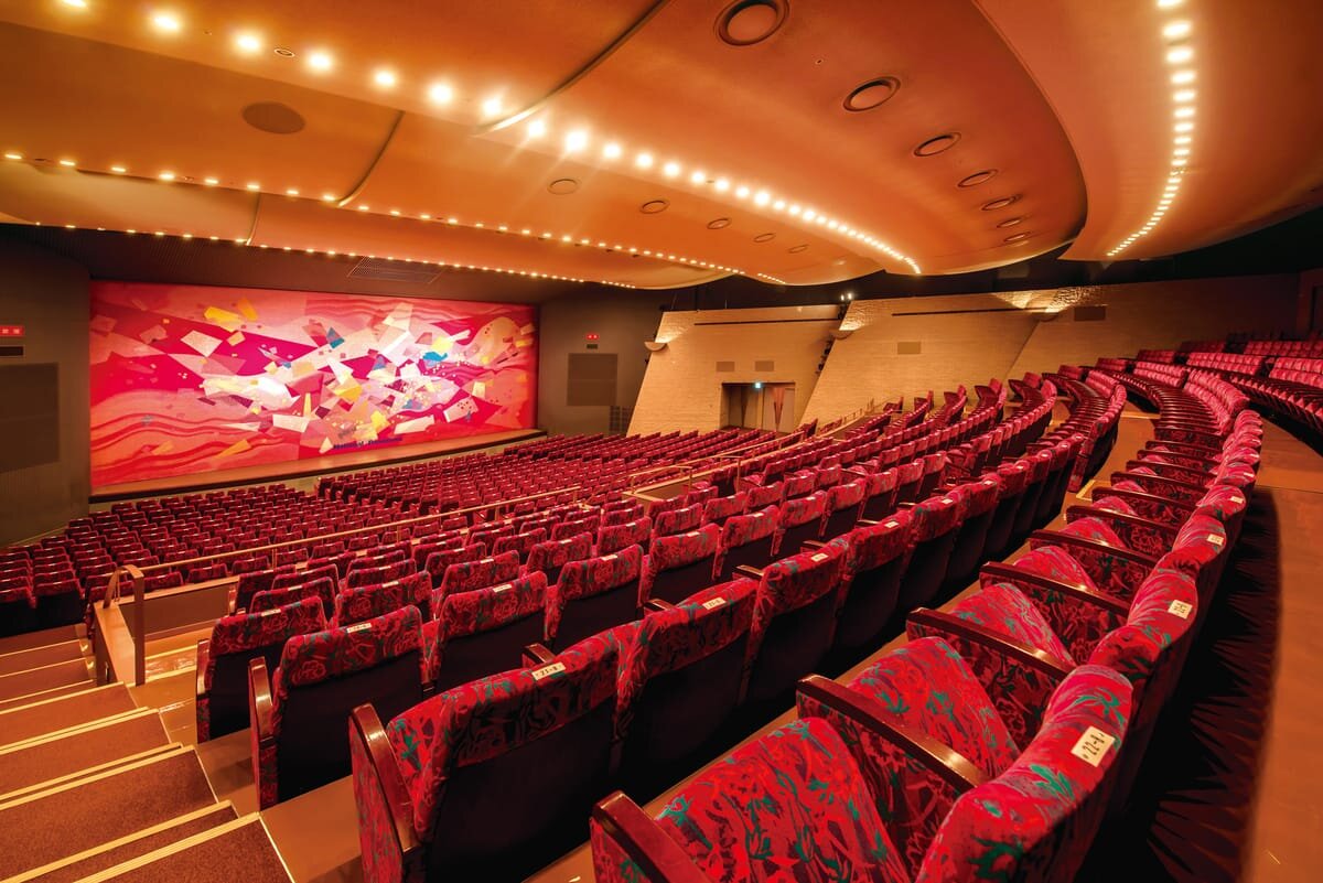 梅田 芸術 劇場 メイン ホール